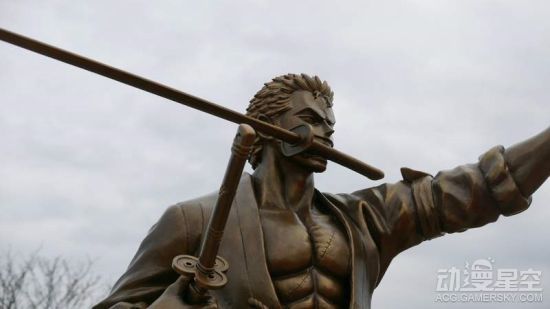 【动漫】熊本《海贼王》索隆铜像正式揭幕 草帽团9人集齐