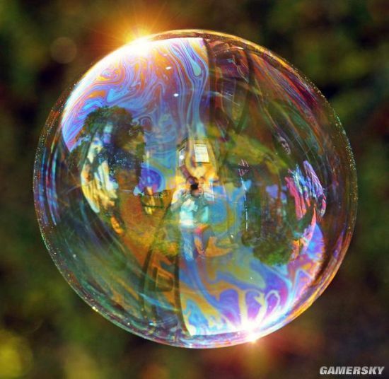 【娱乐】物理学家吹了一个号称“永恒的气泡” 维持了465天